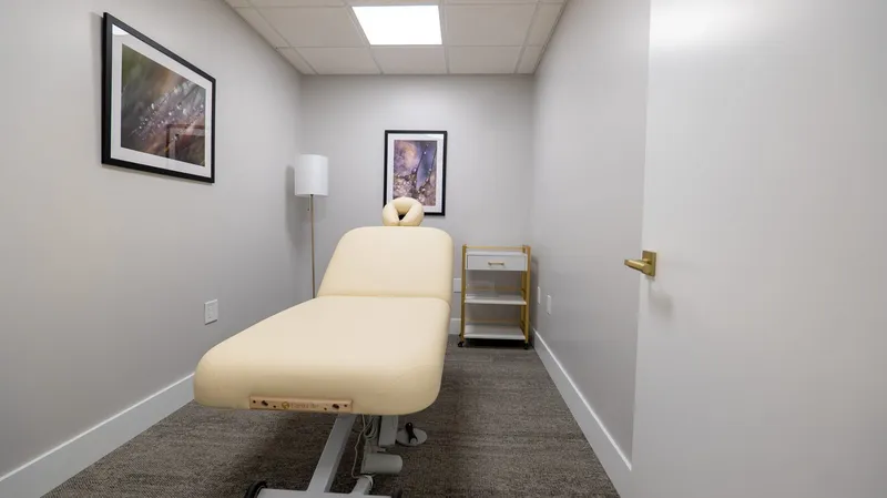 Khospace Bodyspace treatment room in Dadeland with an electric table