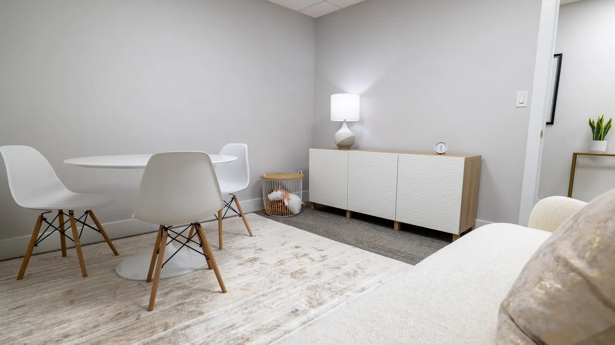 Khospace Dadeland interior 3